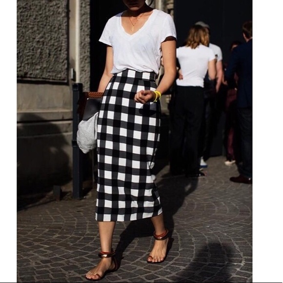 Dresses & Skirts - ✨LAST ONE ✨ LARGE PLAID MIDI SKIRT